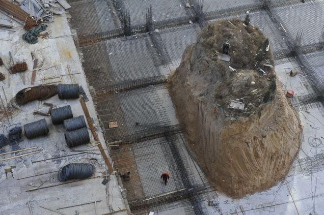 Unbelievable “nail houses” around the world