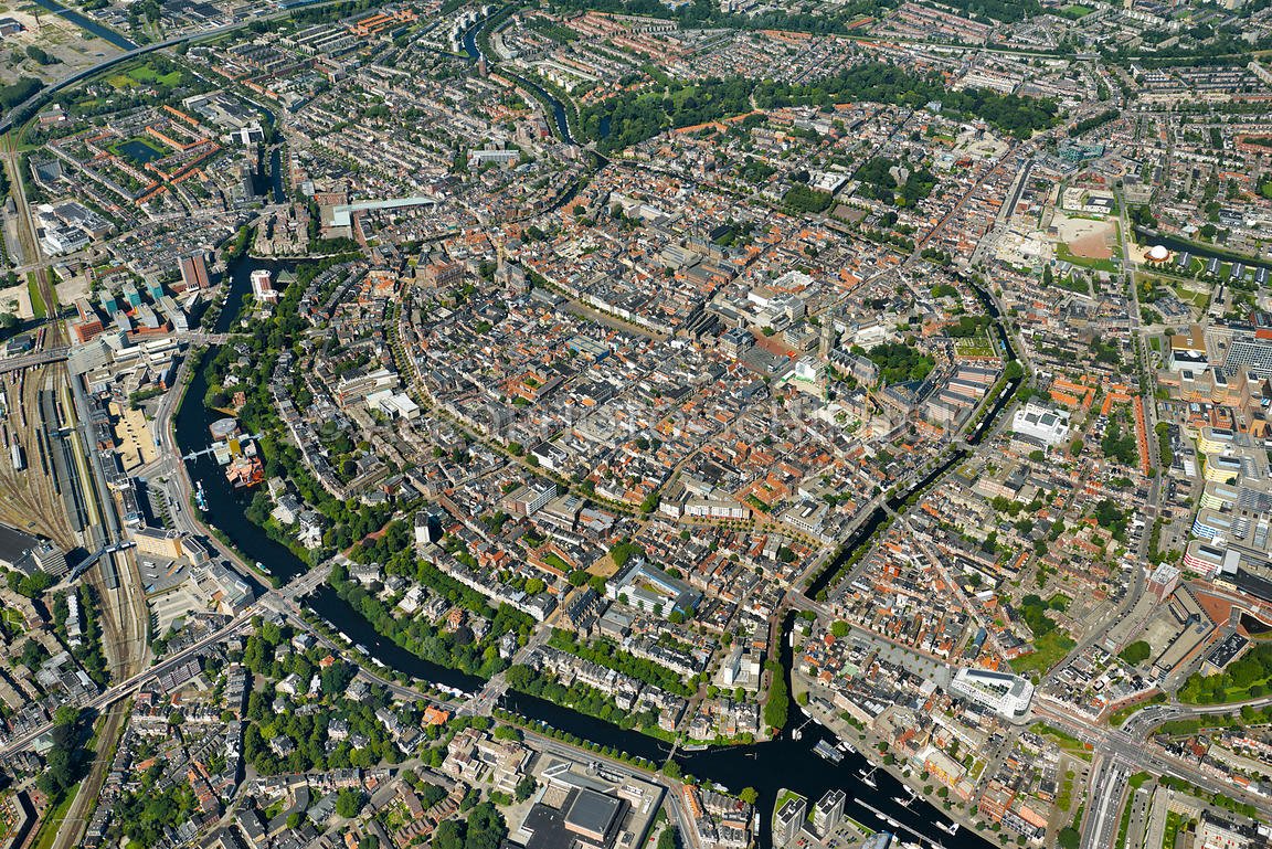 luchtfoto | Groningen, Nederland, 9 aug 2015..Oude stadscentrum en ...