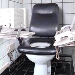 http://pidge2571.files.wordpress.com/2010/07/computer-toilet.jpg