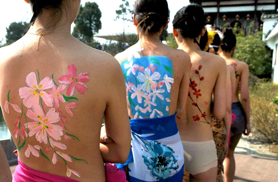 合肥首届樱花节上演人体樱花彩绘