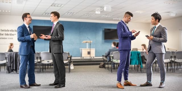 Examples of modest and immodest dress and grooming at a Kingdom Hall