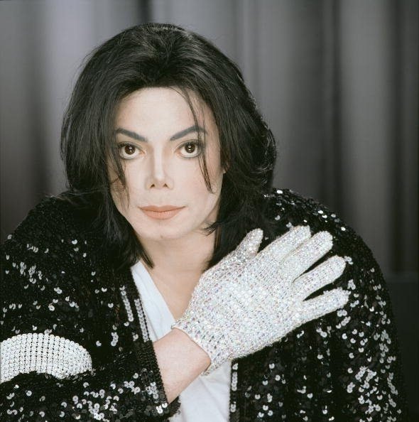 michael-jackson-white-glove