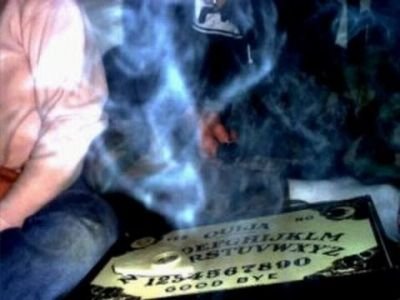 http://i3.squidoocdn.com/resize/squidoo_images/-1/draft_lens6511891module52499781photo_1250636090ouija_board_seance.jpg
