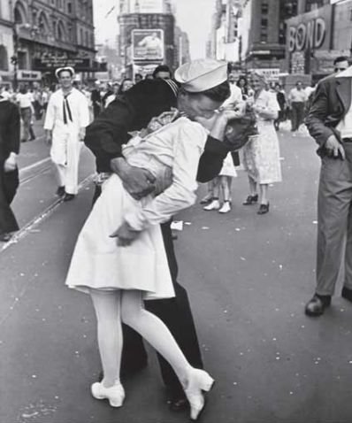 Kurt Prochnow kissing wimmin