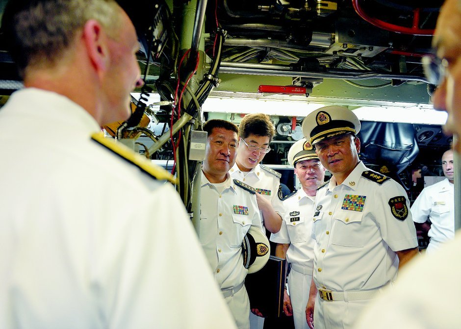 Adm. Jonathan Greenert, chief of naval operations, talks with Chinese Adm. Wu Shengli during a visit to the control room of the Los Angeles-class attack submarine Jefferson City.