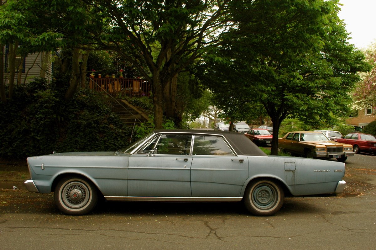 OLD PARKED CARS.: Wire Wheels & Vinyl Tops: 1966 Ford Galaxie 500 ...
