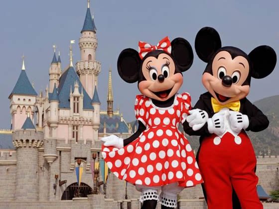 http://travelcuts.files.wordpress.com/2008/05/mickey_minnie_disneyland.jpg