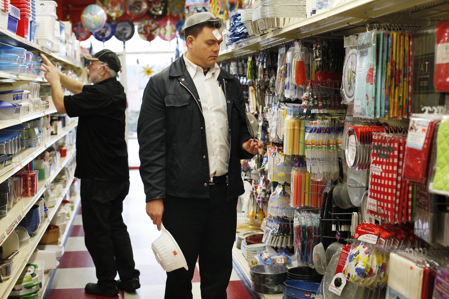 Obi shops for a new colander to wear at a Dollar Store