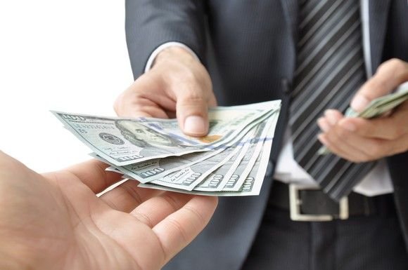 How to Handle Holiday Bonuses