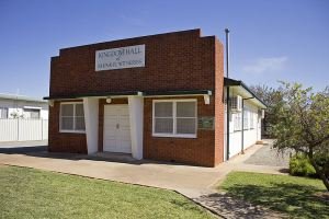 800px-Kingdom_Hall_of_Jehovah's_Witnesses_in_Leeton_(1)