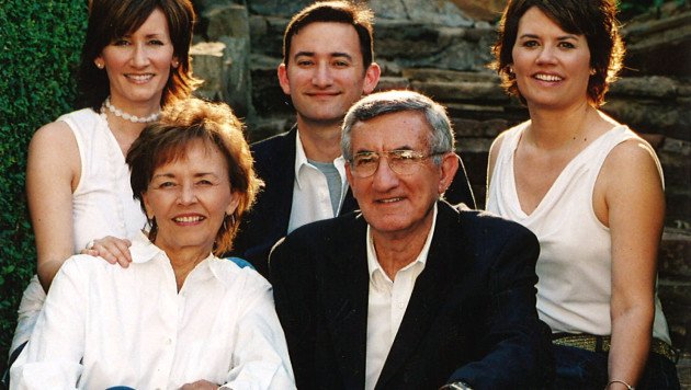 Debbie McDaniel (top left) is shown with her brother, sister, mother and father before she was disfellowshipped by the Jehovah’s Witnesses and shunned by her family.