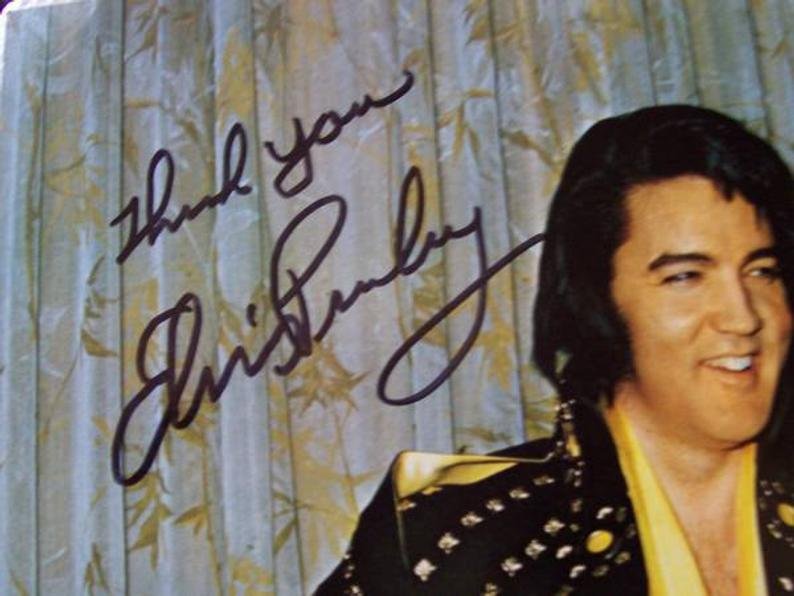 Elvis Presley-Stunning autograph signed photo mint 8 x 10 image 0